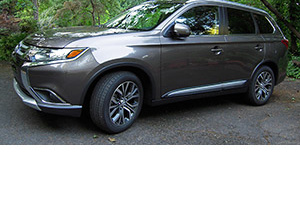 2017-Mitsubishi-Outlander-SEL-S-AWC-DSCN3283_edited-2