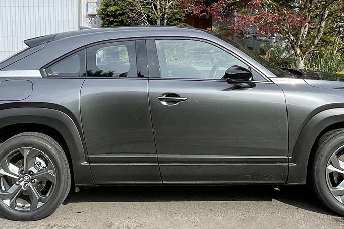 2022 Mazda MX-30 Premium Plus