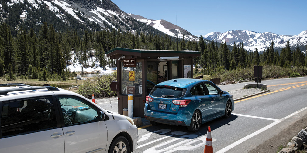 cars entering rocky mountain national park