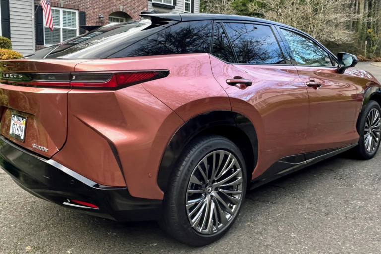 2024 Lexus RZ 300e Luxury