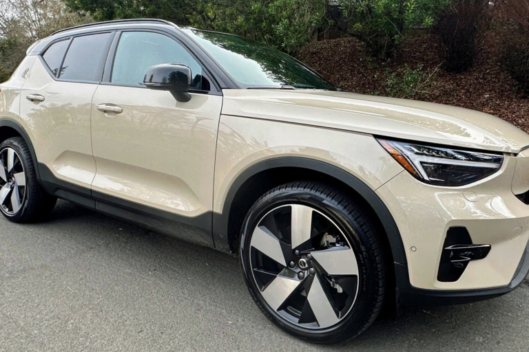 2025 Volvo EX40 Twin Motor Ultra IMG_7174 edit featured image 2025 Volvo EX40 Twin Motor Ultra