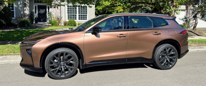 2025 Toyota Crown Signia Limited IMG_1184 edit featured image 2025 Toyota Crown Signia Limited